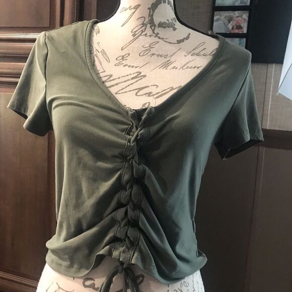 no boundaries size large green scrunched crop top - Picture 4 of 13